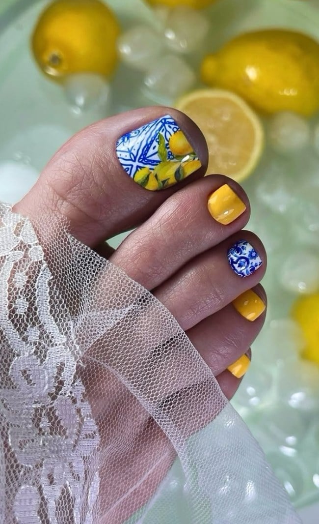 Yellow Blue Tile Lemon Art Pedicure Yellow Blue Tile Lemon Art Pedicure — Pedicure Nails