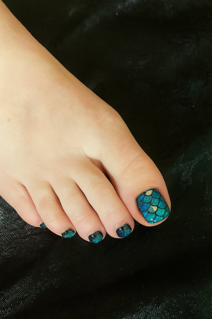 Teal Blue Green Mermaid Scale Pedicure Teal Blue Green Mermaid Scale Pedicure — Pedicure Nails
