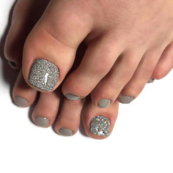 Gray Silver Glitter Accent Pedicure Gray Silver Glitter Accent Pedicure — Pedicure Nails