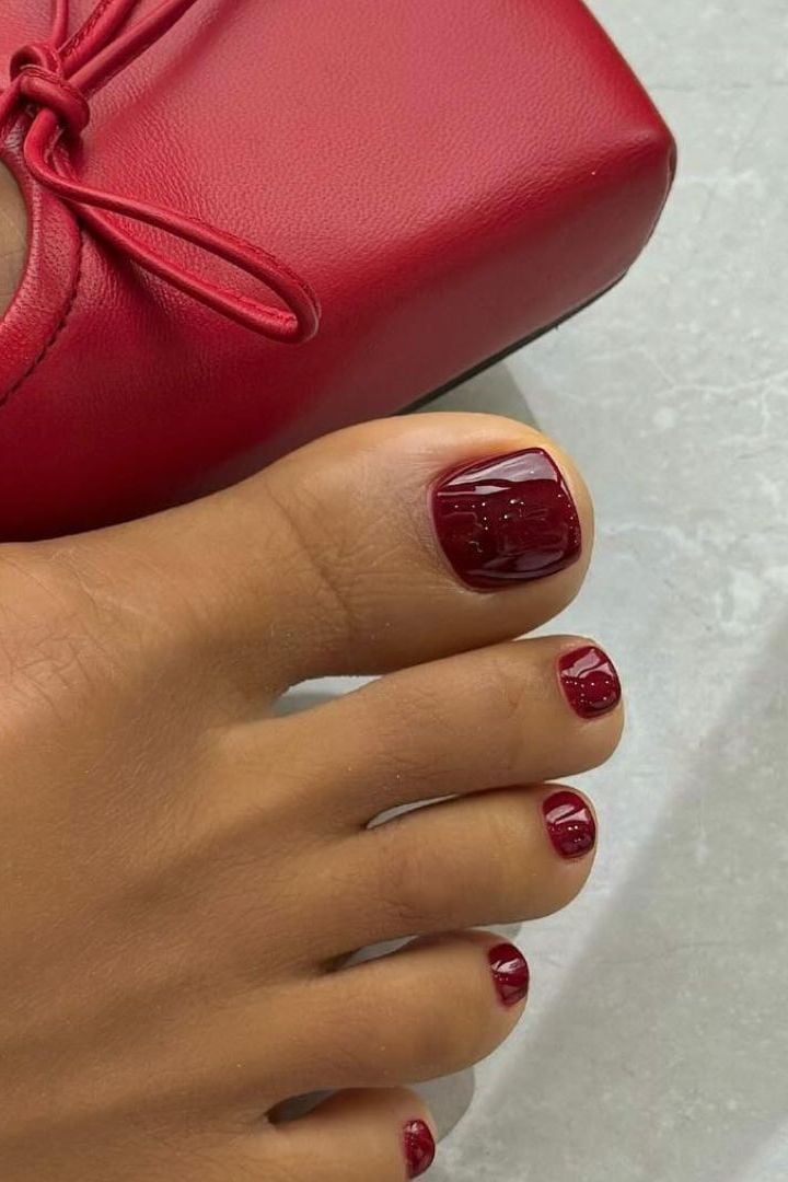 Deep Glossy Red Short Square Pedicure, Full Color Deep Glossy Red Short Square Pedicure, Full Color — Pedicure Nails