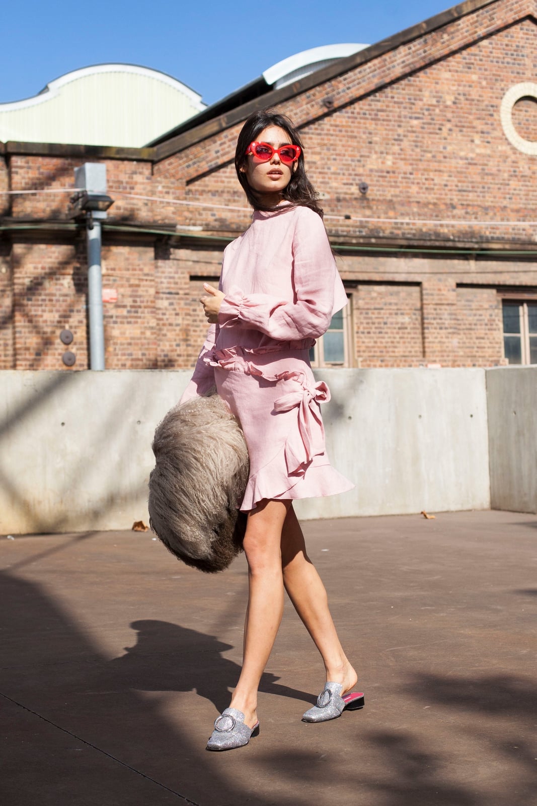 Pink Linen Ruffled Dress with Faux Fur Bag Pink Linen Ruffled Dress with Faux Fur Bag — Photoshoot Outfits