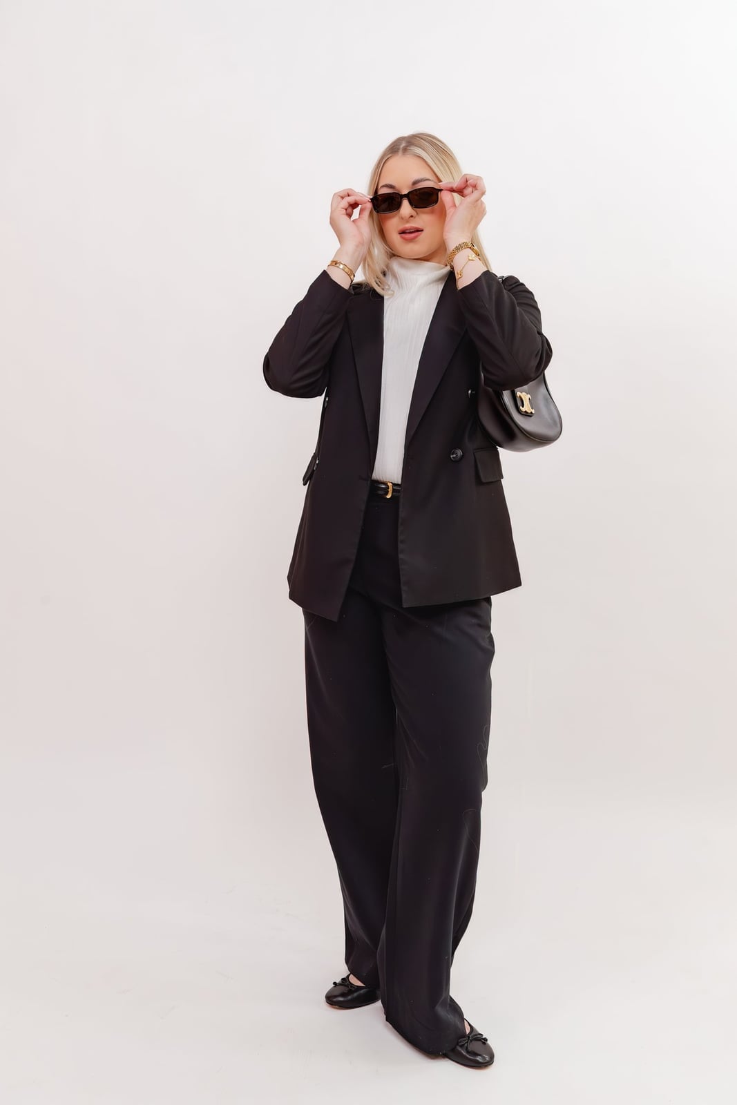 Black Blazer and White Turtleneck Business Look Black Blazer and White Turtleneck Business Look — Photoshoot Outfits