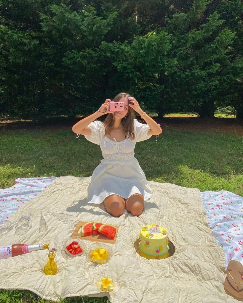White Puff-Sleeve Dress for Picnics White Puff-Sleeve Dress for Picnics — Picnic Outfit
