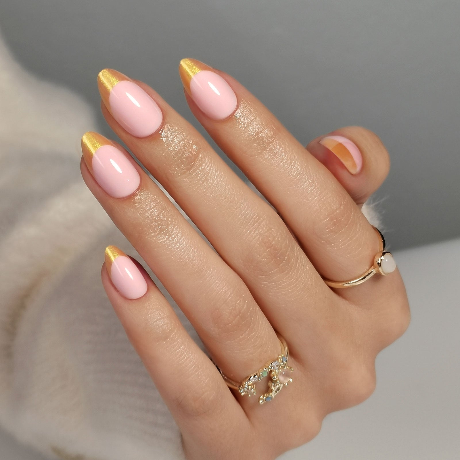 Soft Pink With Gold Metallic French Medium Almond Soft Pink With Gold Metallic French Medium Almond — Pink Almond Nails