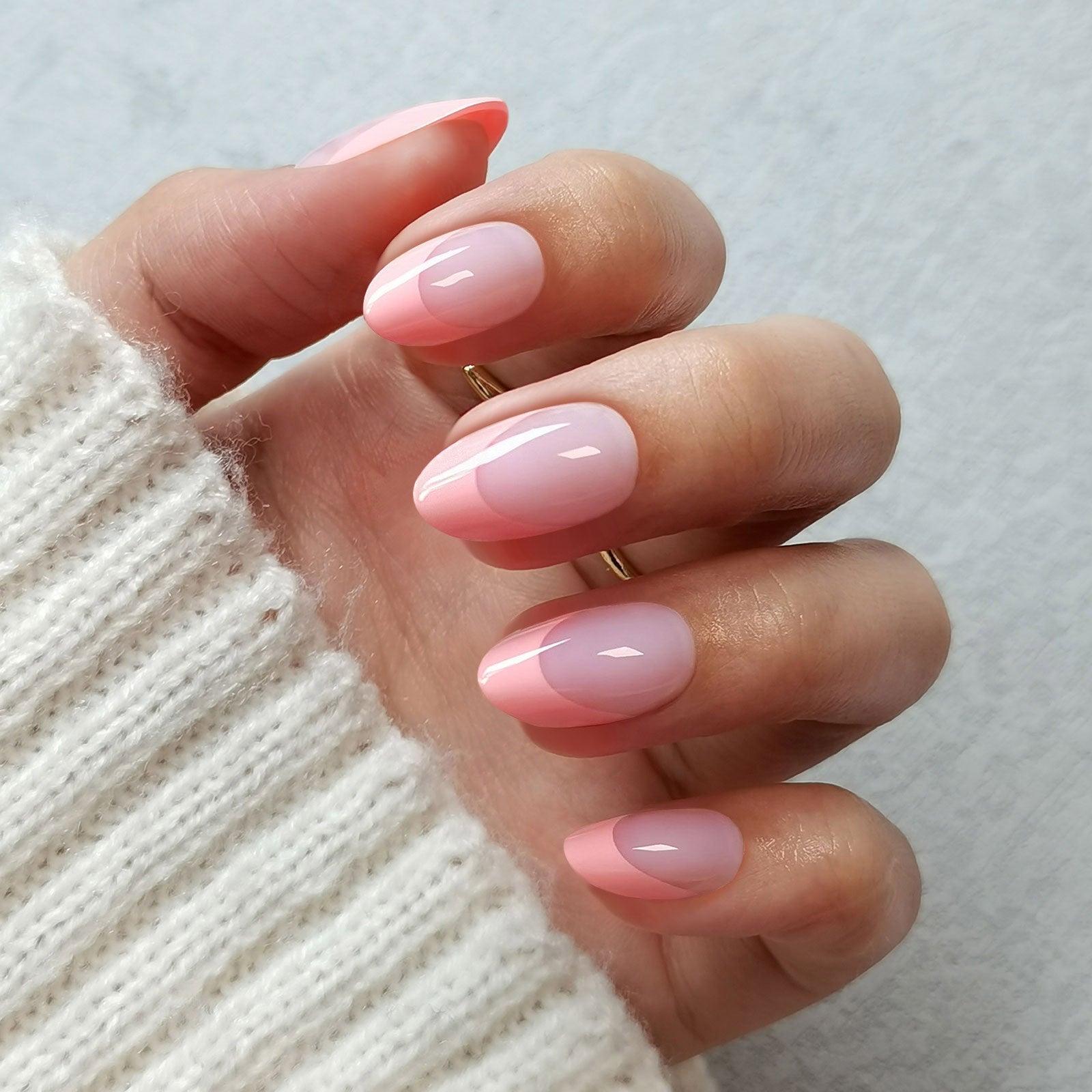 Bright Pink French Tip Short Almond Nails, короткий миндаль Bright Pink French Tip Short Almond Nails, короткий миндаль — Pink Almond Nails