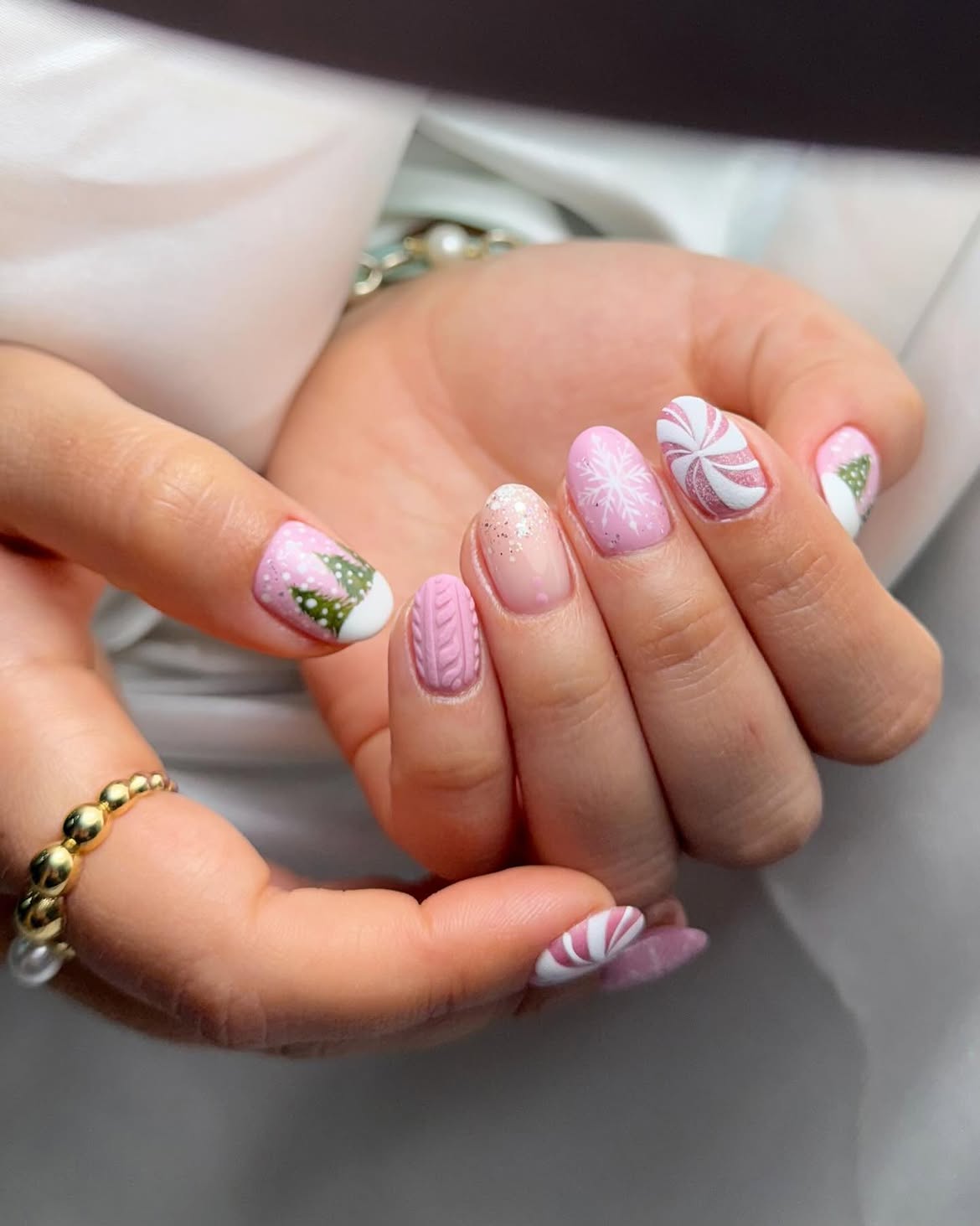 Pink Christmas Sweater & Candy Cane Short Nails
