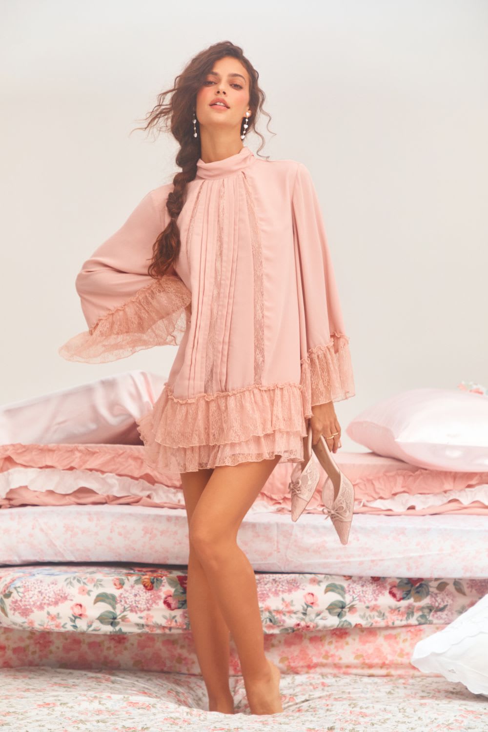 Pale pink long-sleeved lace trim a-line mini dress Pale pink long-sleeved lace trim a-line mini dress — Pink Dress
