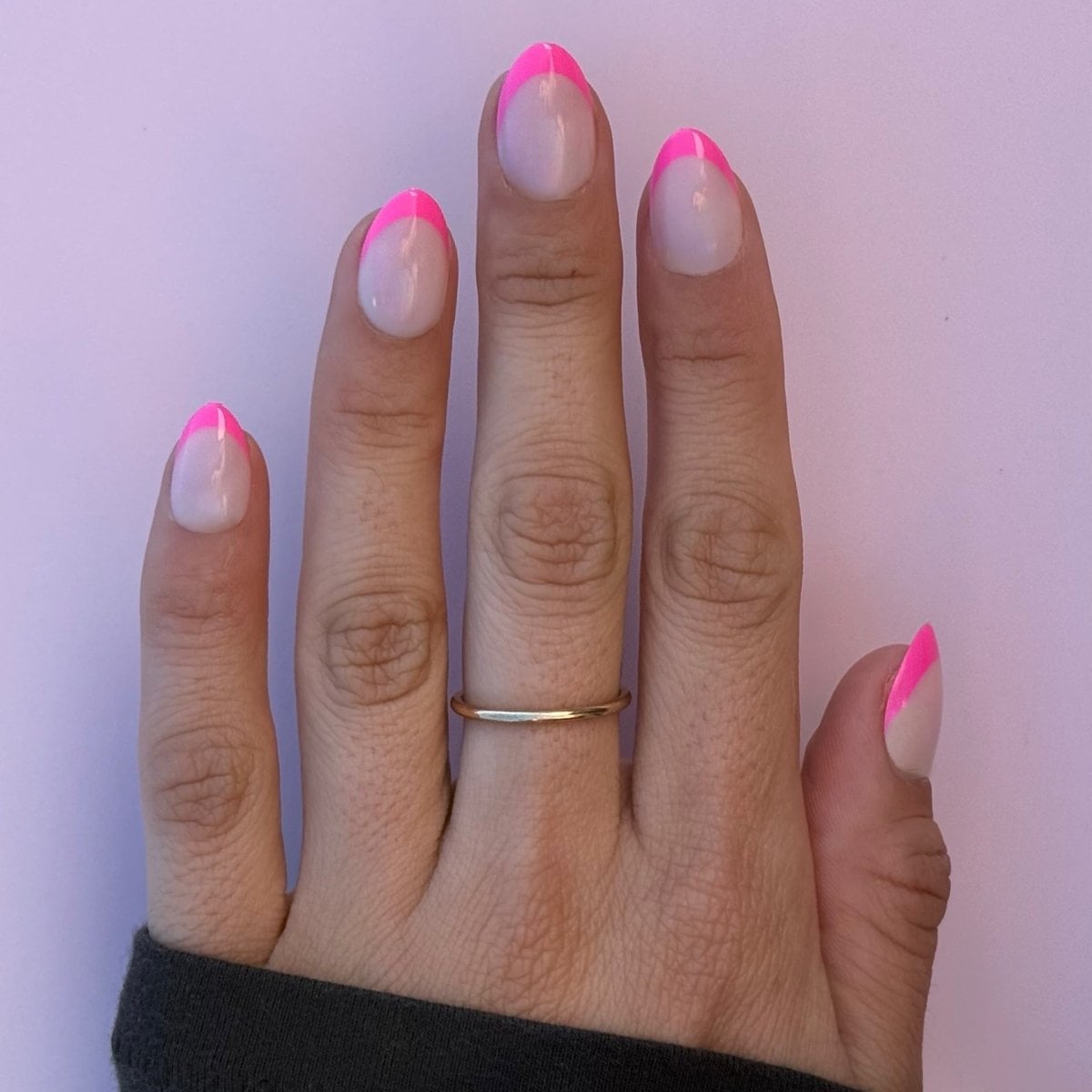 Bold Hot Pink French Tips Short Round Nails, Glossy Bold Hot Pink French Tips Short Round Nails, Glossy — Pink French Tip Nails