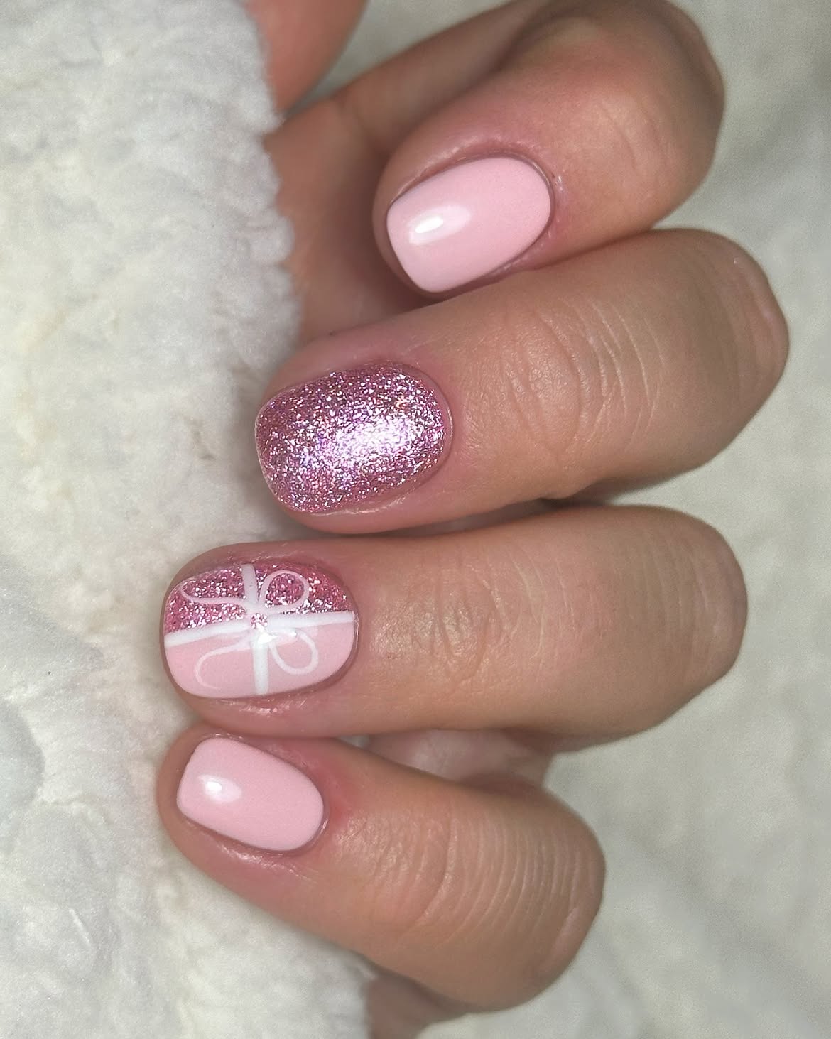 Pink Glitter & Gift Bow Short Nails