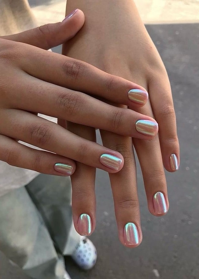Sheer Pink Iridescent Chrome Short Oval Nails Sheer Pink Iridescent Chrome Short Oval Nails — Pink Nails