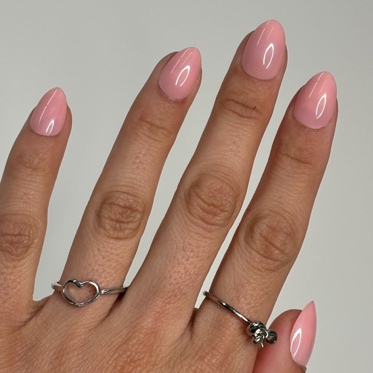 Vibrant Hot Pink Glossy Short Oval Nails Vibrant Hot Pink Glossy Short Oval Nails — Pink Nails