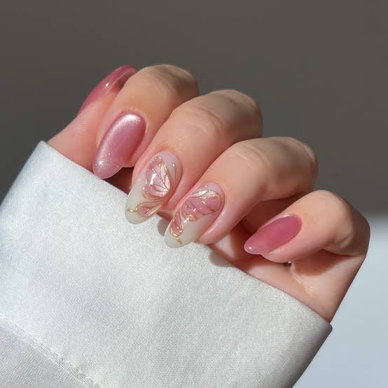 Sheer Milky Pink Glossy Short Almond Nails Sheer Milky Pink Glossy Short Almond Nails — Pink Nails