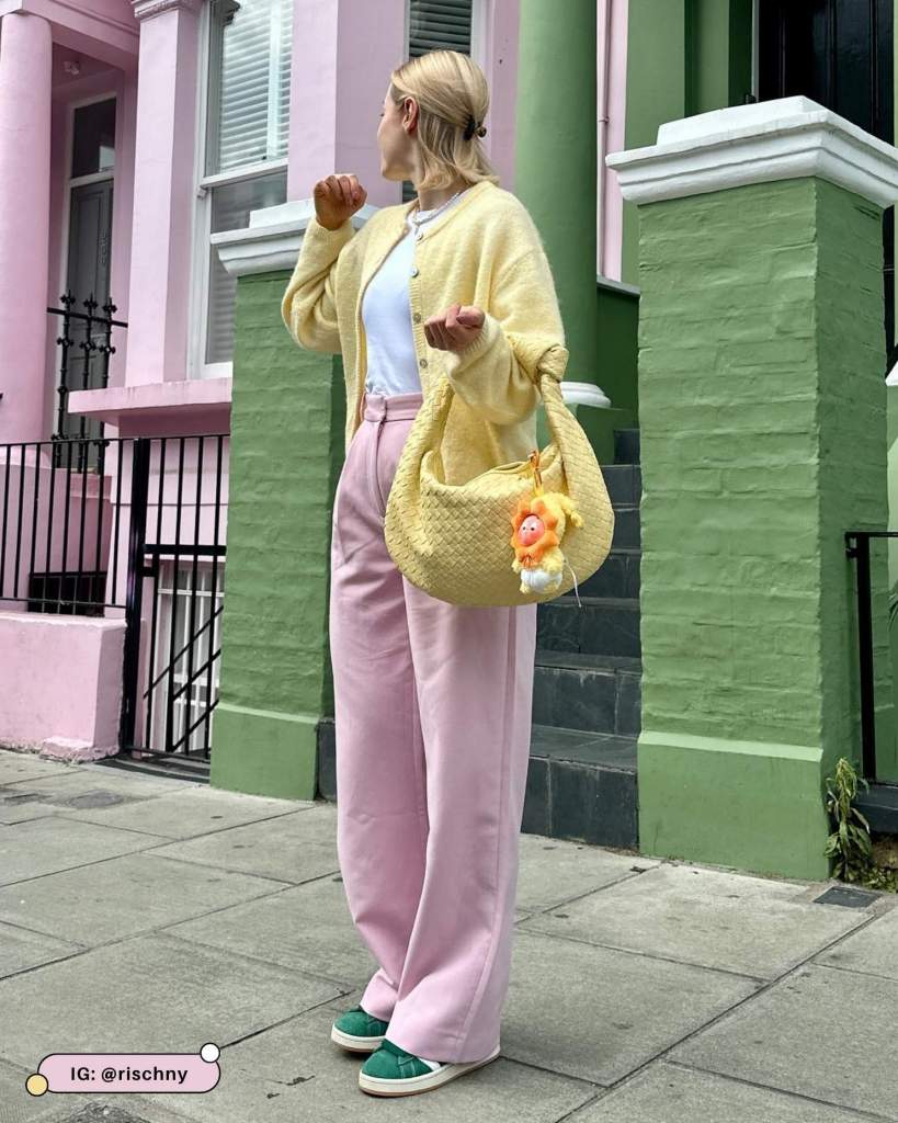 Wide-leg pink trousers with a yellow cardigan Wide-leg pink trousers with a yellow cardigan — Pink Outfits