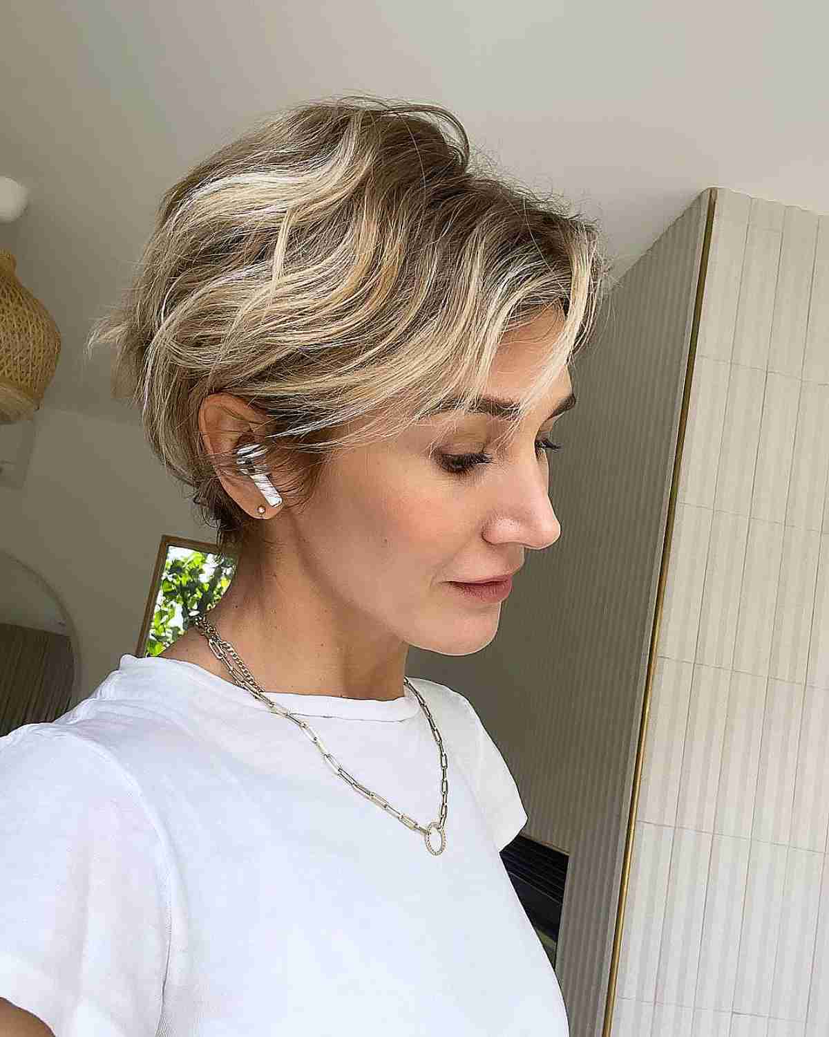 Honey Blonde Pixie Bob With Layers Honey Blonde Pixie Bob With Layers