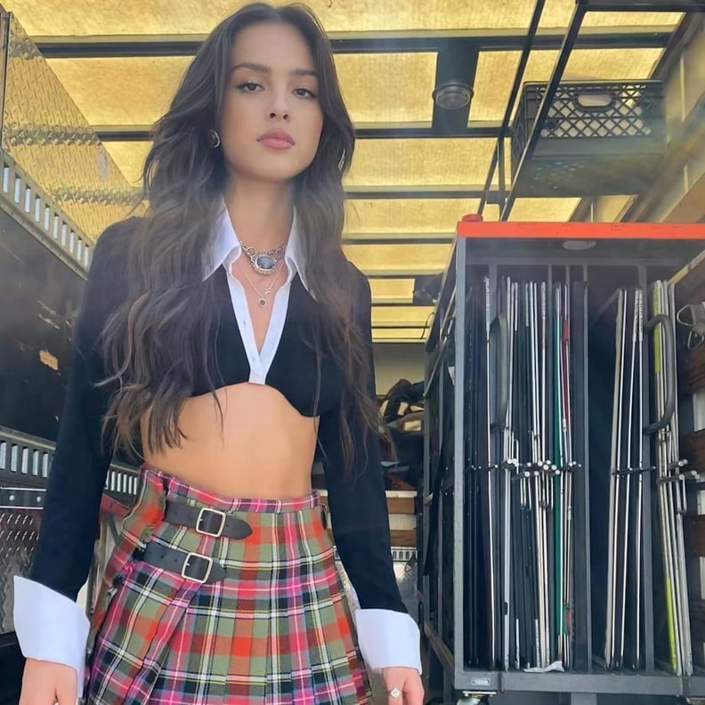 Bold plaid mini skirt with layered tops Bold plaid mini skirt with layered tops — Plaid Skirt Outfit