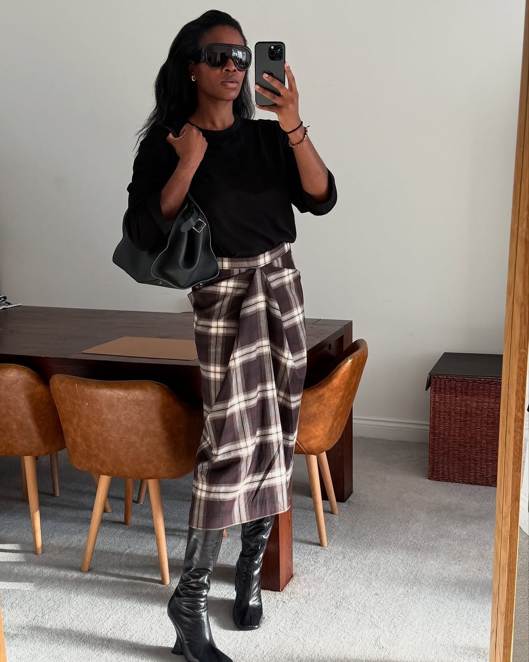 Draped plaid maxi skirt with black top and boots Draped plaid maxi skirt with black top and boots — Plaid Skirt Outfit