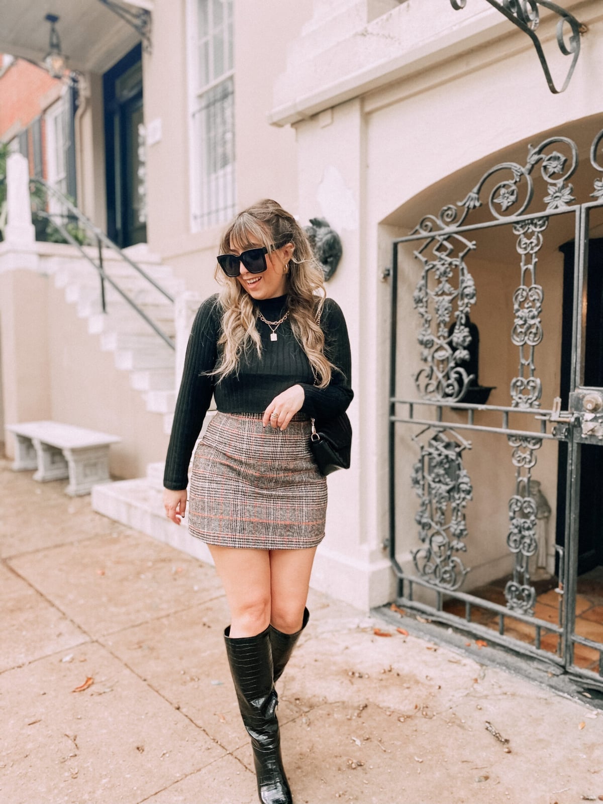 Brown plaid mini skirt with croc-effect boots Brown plaid mini skirt with croc-effect boots — Plaid Skirt Outfit