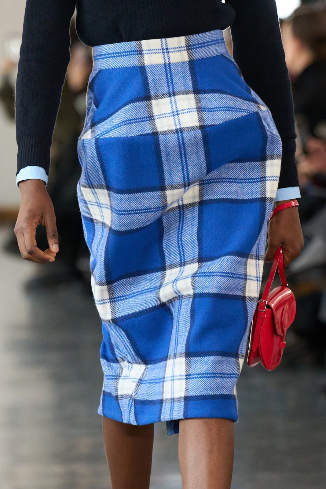 Blue plaid pencil skirt with red accessories, Close-Up Take Blue plaid pencil skirt with red accessories, Close-Up Take — Plaid Skirt Outfit