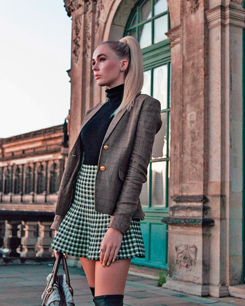Green plaid mini skirt with turtleneck and blazer Green plaid mini skirt with turtleneck and blazer — Plaid Skirt Outfit