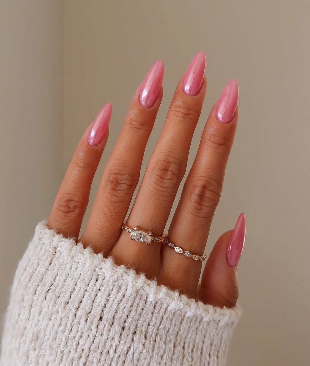 Milky Pink Shimmer Long Stiletto Nails Milky Pink Shimmer Long Stiletto Nails — Plain Nails