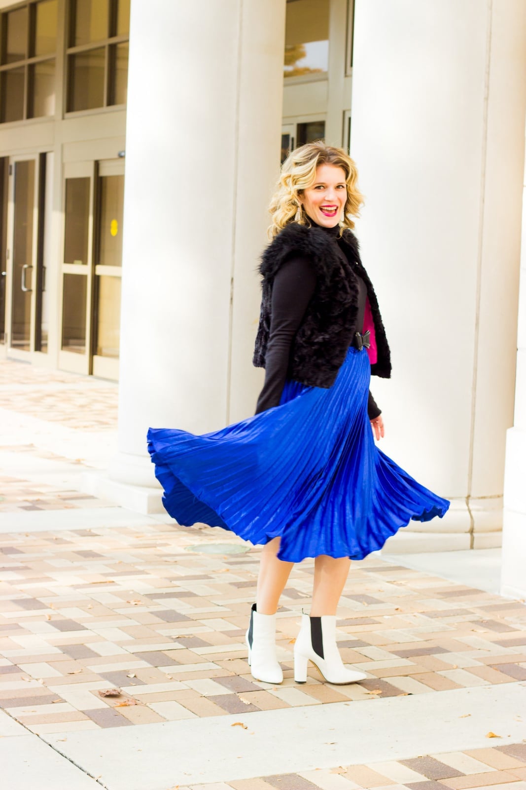 Royal blue metallic pleated midi skirt with faux fur vest Royal blue metallic pleated midi skirt with faux fur vest — Pleated Skirt Outfits