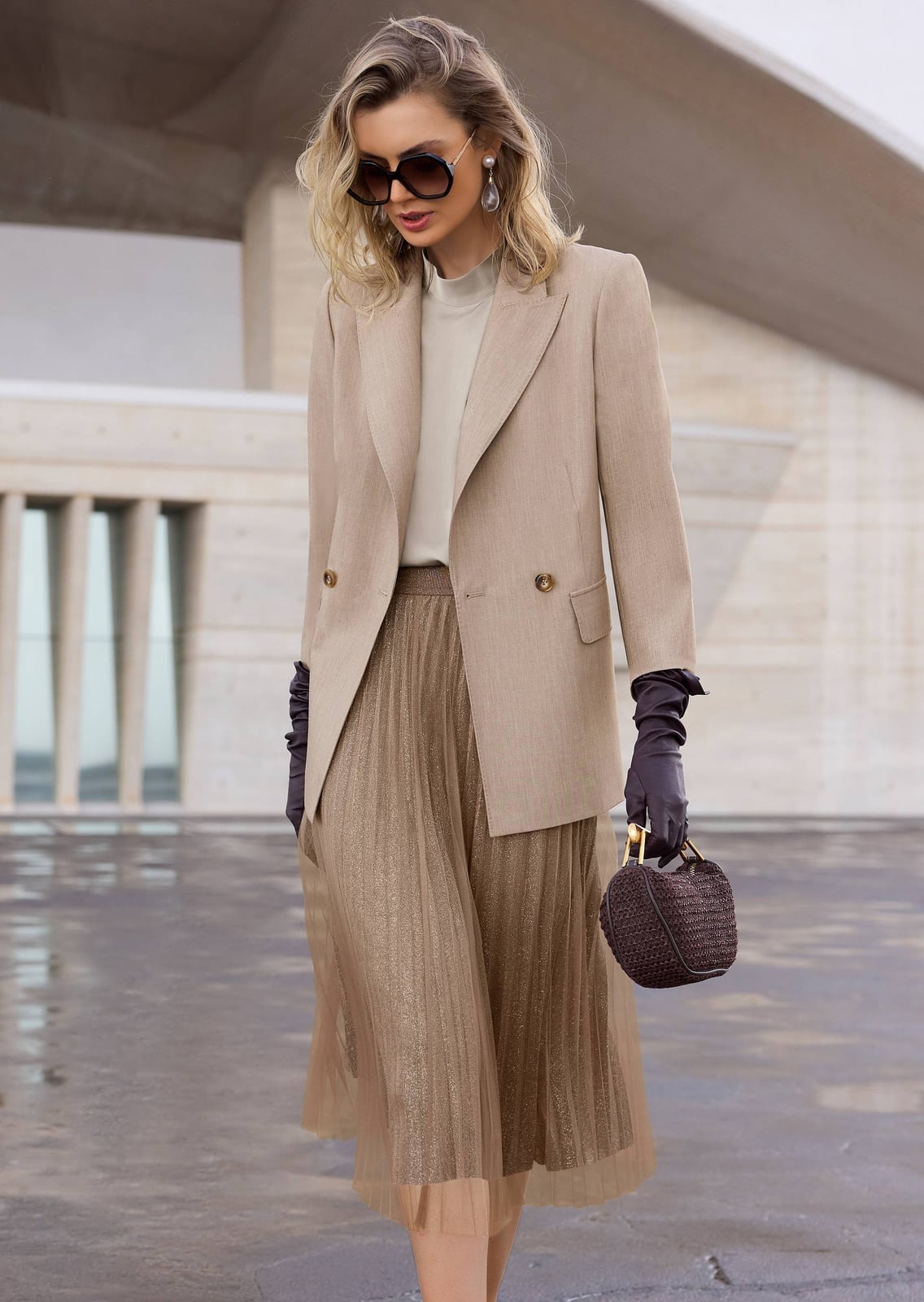 Metallic pleated midi skirt with neutral mock neck and beige blazer Metallic pleated midi skirt with neutral mock neck and beige blazer — Pleated Skirt Outfits