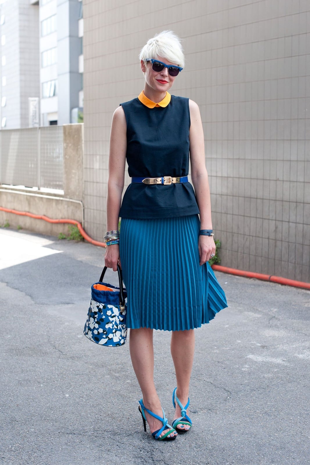 Bright blue pleated midi skirt with navy sleeveless top Bright blue pleated midi skirt with navy sleeveless top — Pleated Skirt Outfits