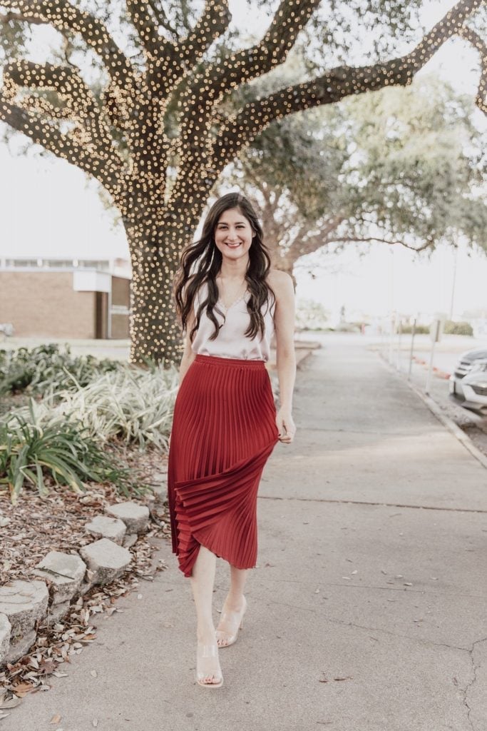 Red pleated midi skirt with light pink satin camisole Red pleated midi skirt with light pink satin camisole — Pleated Skirt Outfits