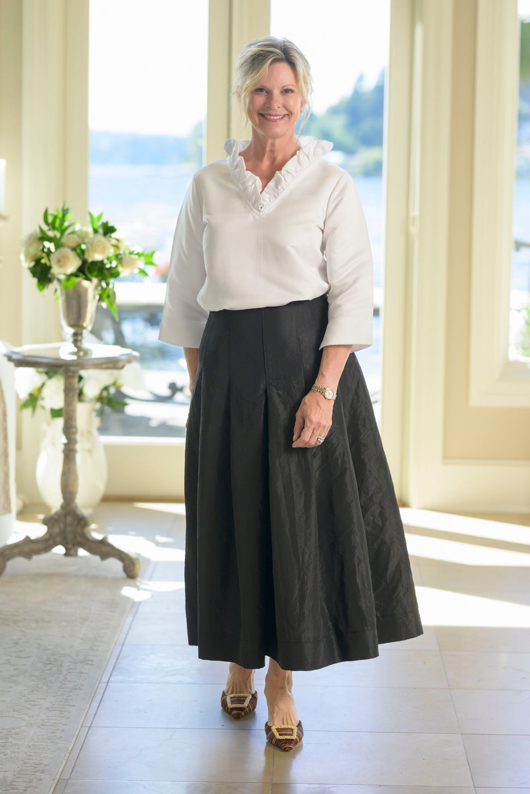 Black textured pleated skirt with ruffled white blouse Black textured pleated skirt with ruffled white blouse — Pleated Skirt Outfits