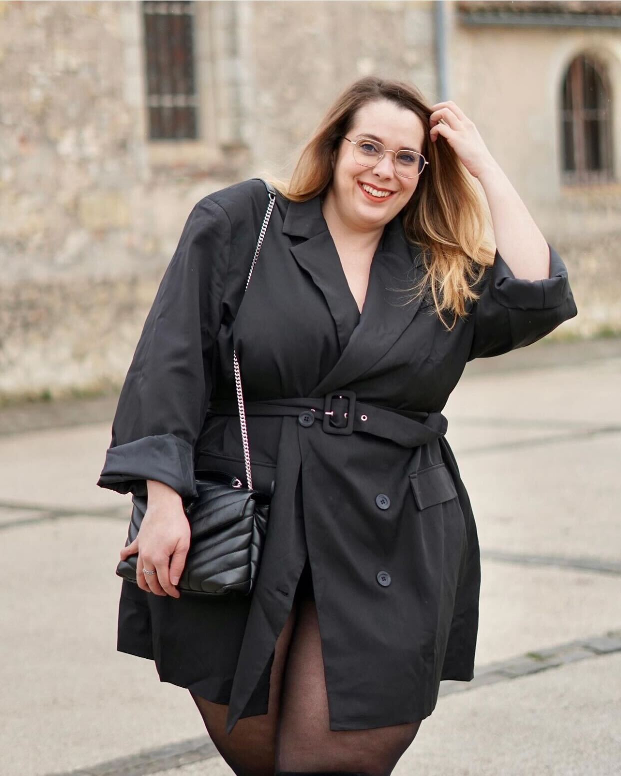 Oversized black blazer with belt for business casual Oversized black blazer with belt for business casual — Plus Size Outfits