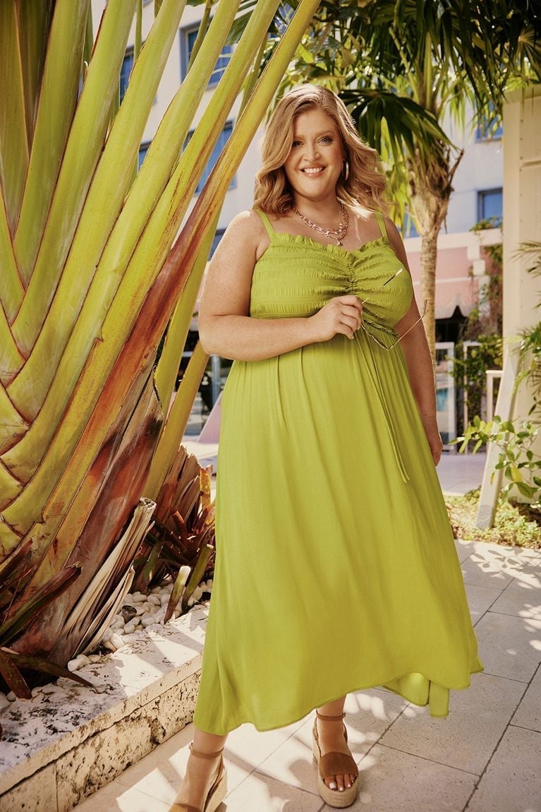 Lime green ruched midi dress for summer vacation Lime green ruched midi dress for summer vacation — Plus Size Outfits