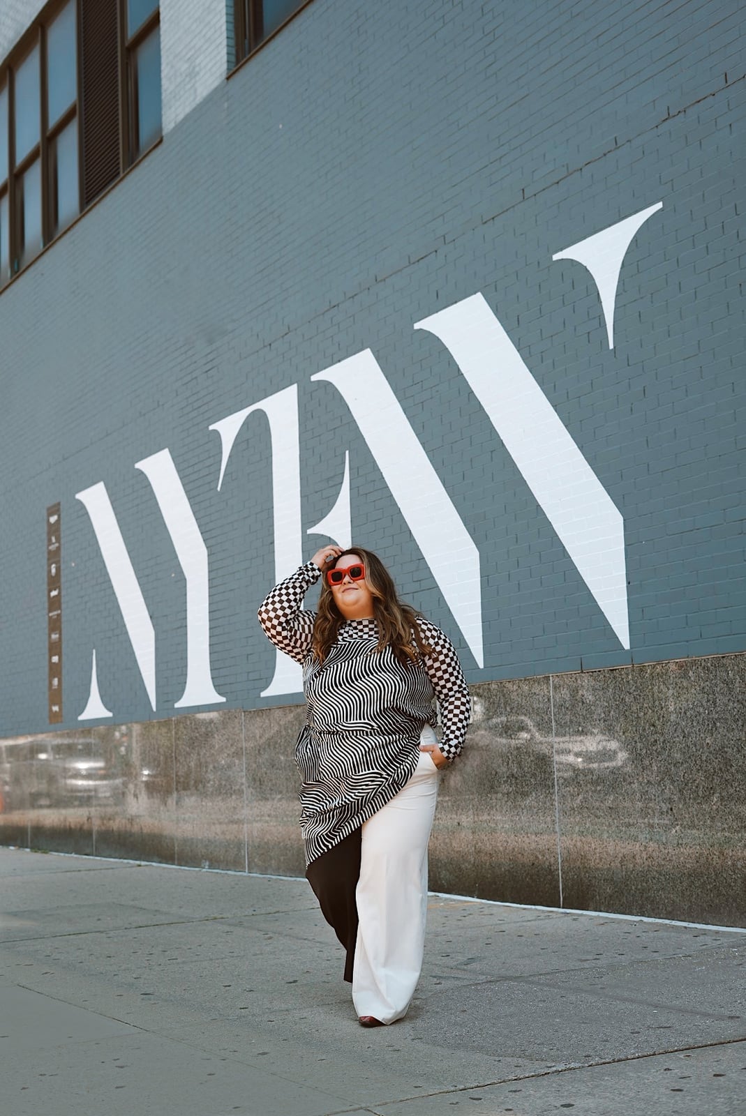 Graphic print top with wide-leg trousers and red sunglasses Graphic print top with wide-leg trousers and red sunglasses — Plus Size Outfits