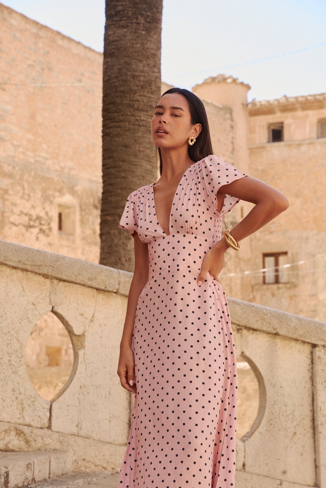 Pink polka dot dress with flutter sleeves and deep V-neck Pink polka dot dress with flutter sleeves and deep V-neck — Polka Dot Dresses