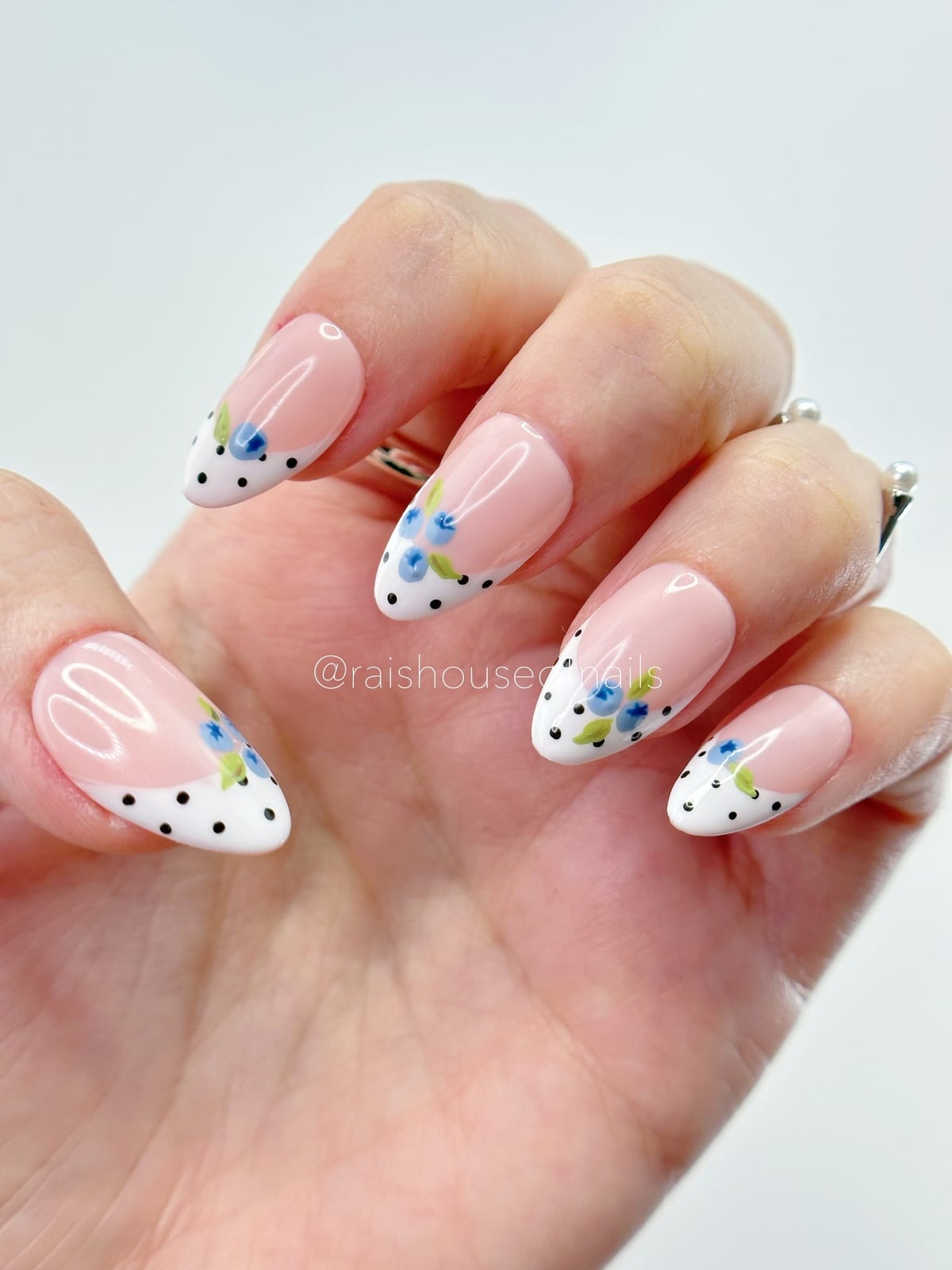 French Tip Medium Oval Nails with Black Dots French Tip Medium Oval Nails with Black Dots — Polka Dot Nails