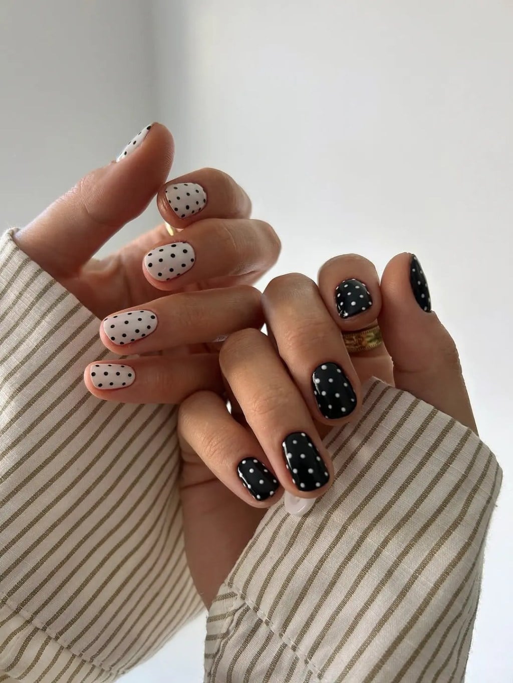 Short Square Black and White Polka Dots Short Square Black and White Polka Dots — Polka Dot Nails