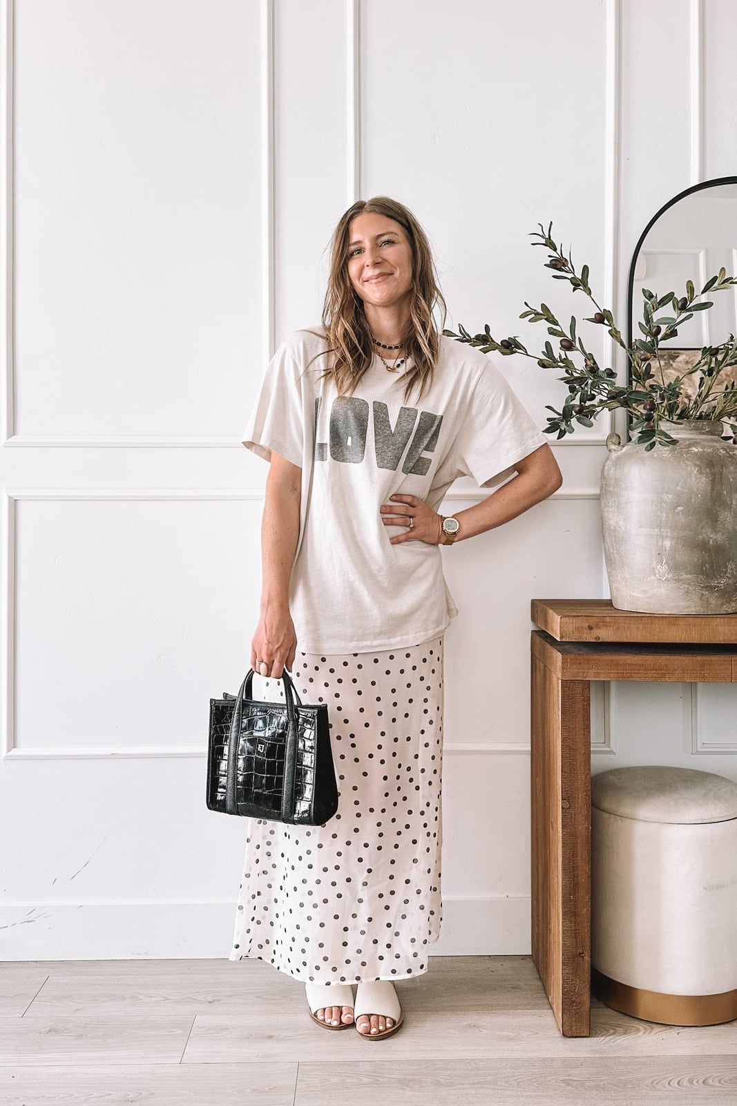 Cream Polka Dot Maxi Skirt With Graphic T-shirt, Close-Up Take Cream Polka Dot Maxi Skirt With Graphic T-shirt, Close-Up Take — Polka Dot Skirt Outfit