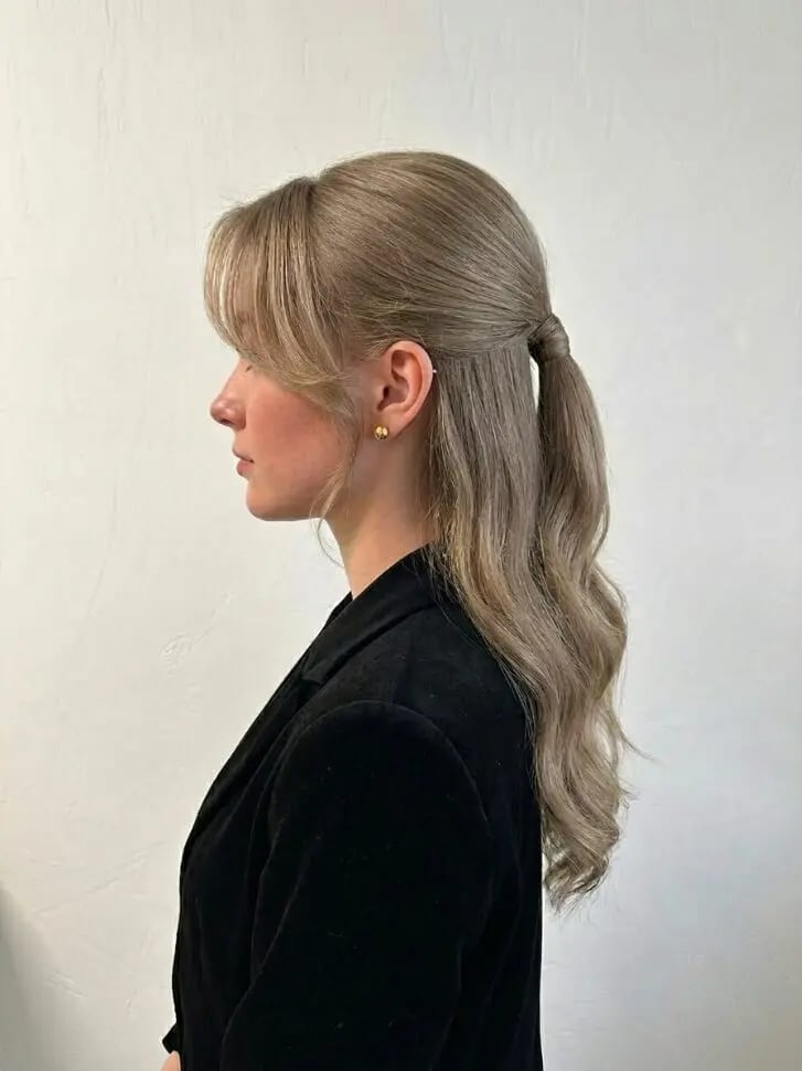 High Honey Blonde Ponytail With Balayage High Honey Blonde Ponytail With Balayage — Ponytail with Bangs