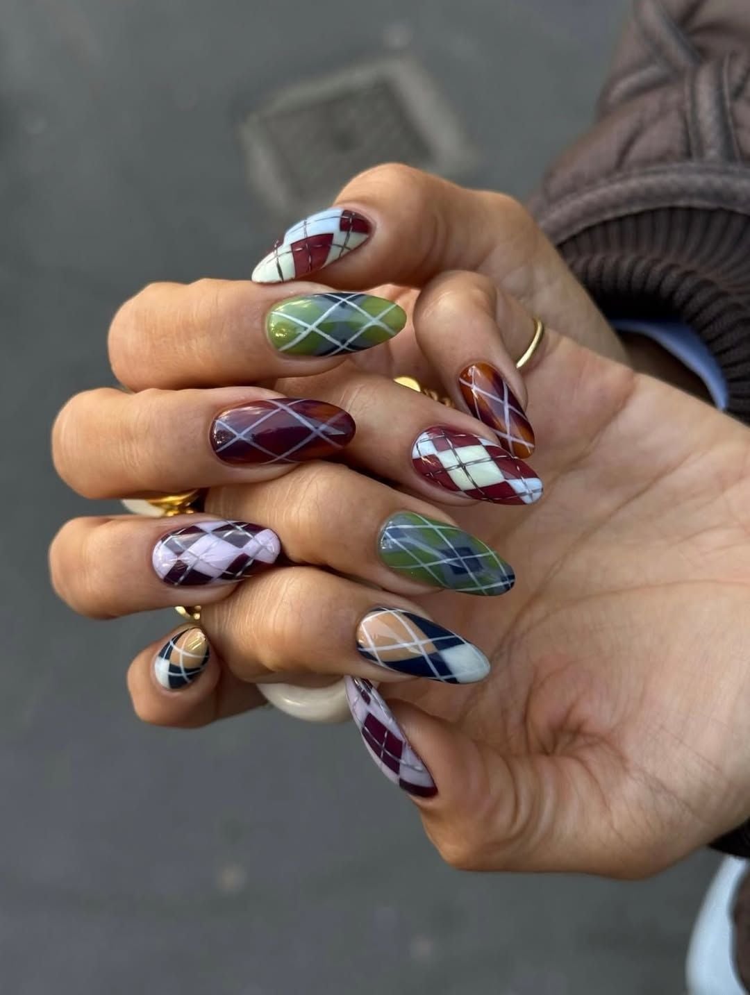Classic Plaid Medium Oval Nails Classic Plaid Medium Oval Nails — Preppy Nails