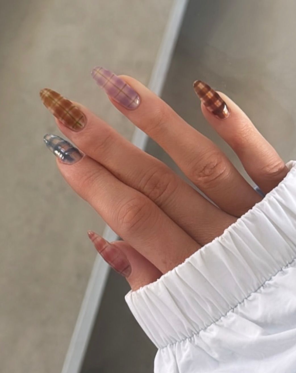 Cream Pearl Accent Long Almond Nails Cream Pearl Accent Long Almond Nails — Preppy Nails