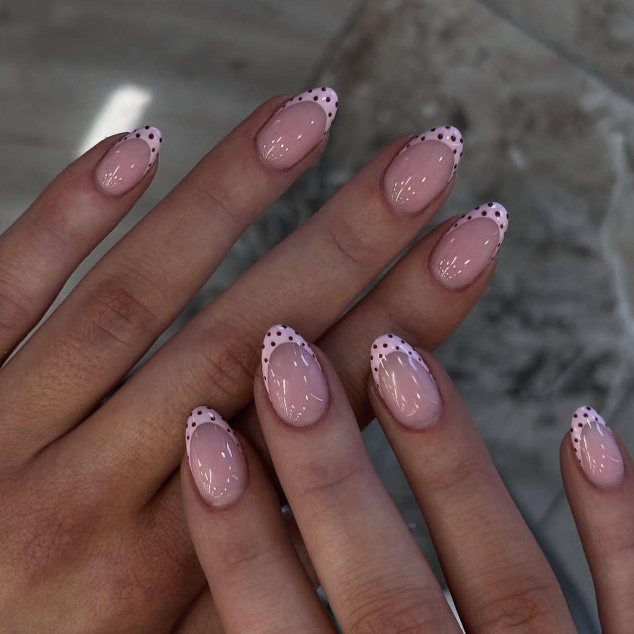 French Manicure Dot French Short Oval Nails French Manicure Dot French Short Oval Nails — Press On Nails