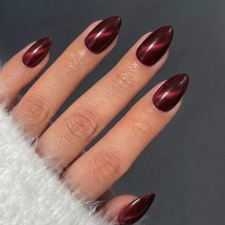Deep Rose Cat-Eye Long Almond Nails Deep Rose Cat-Eye Long Almond Nails — Press On Nails