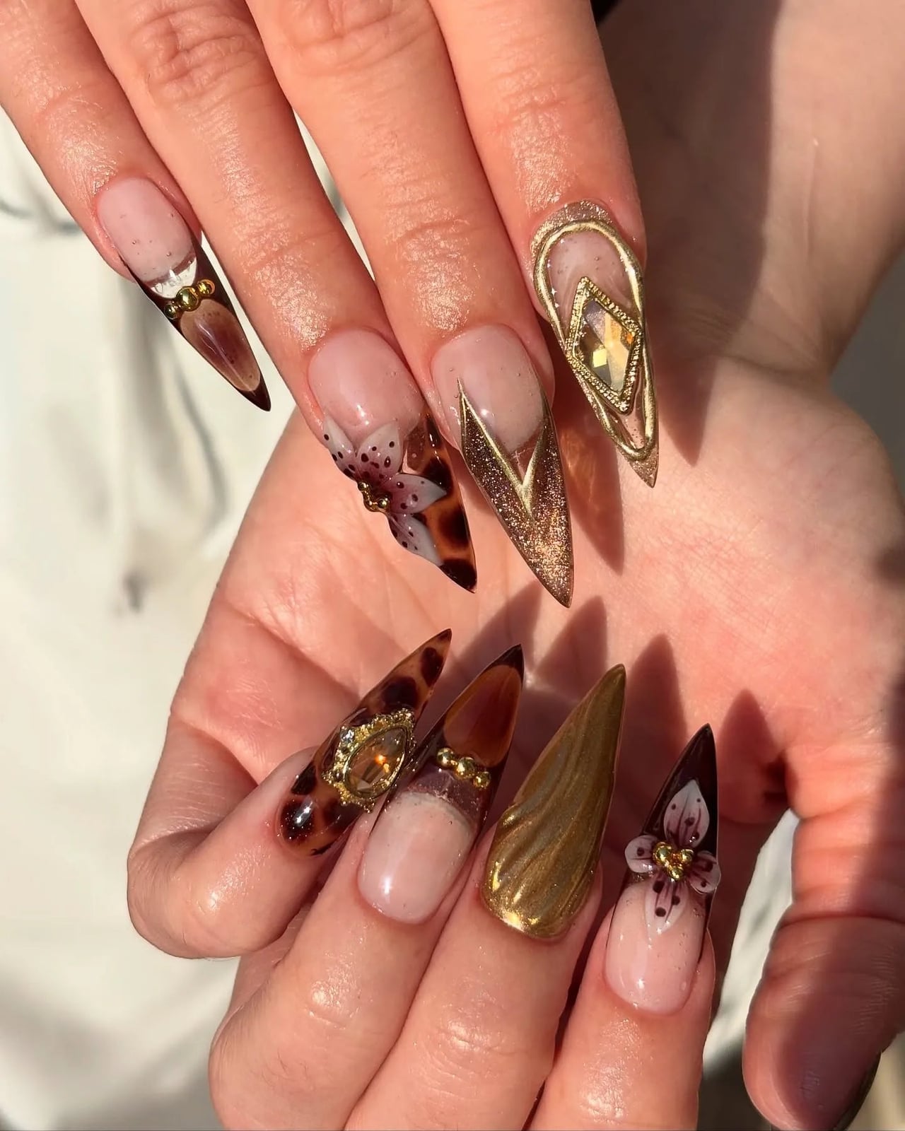 Medium Almond Tortoise Shell Gold Gem Nails Medium Almond Tortoise Shell Gold Gem Nails — Press On Nails