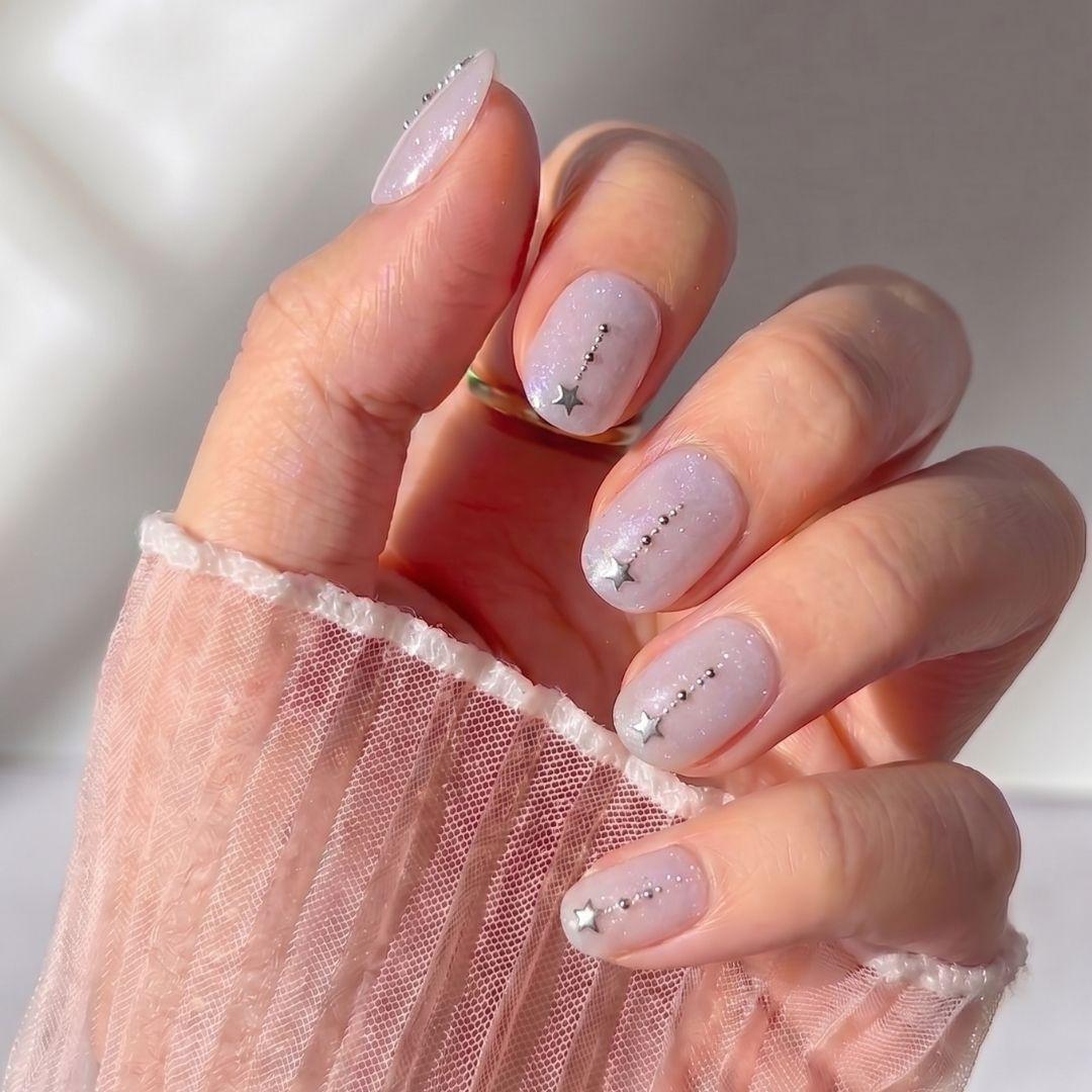 Sheer Lavender Glitter Star Charm Short Oval Nails Sheer Lavender Glitter Star Charm Short Oval Nails — Press On Nails