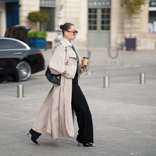 Long beige trench coat over shirt and tie Long beige trench coat over shirt and tie — Professional Outfits