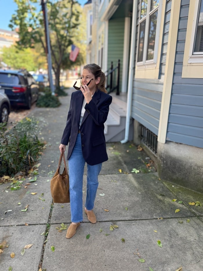 Oversized navy blazer with jeans Oversized navy blazer with jeans — Professional Outfits
