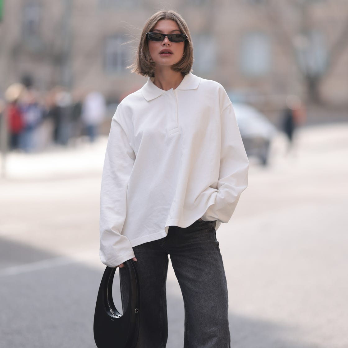 Oversized white polo with gray wide-leg jeans Oversized white polo with gray wide-leg jeans — Professional Outfits