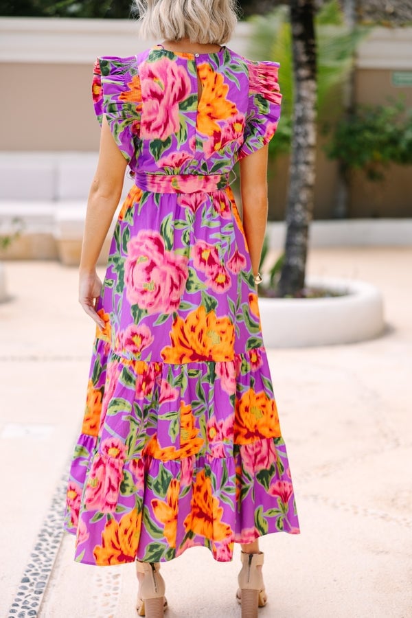 Purple Floral Maxi Dress with Belted Tiered Skirt, Close-Up Take Purple Floral Maxi Dress with Belted Tiered Skirt, Close-Up Take — Purple Dress