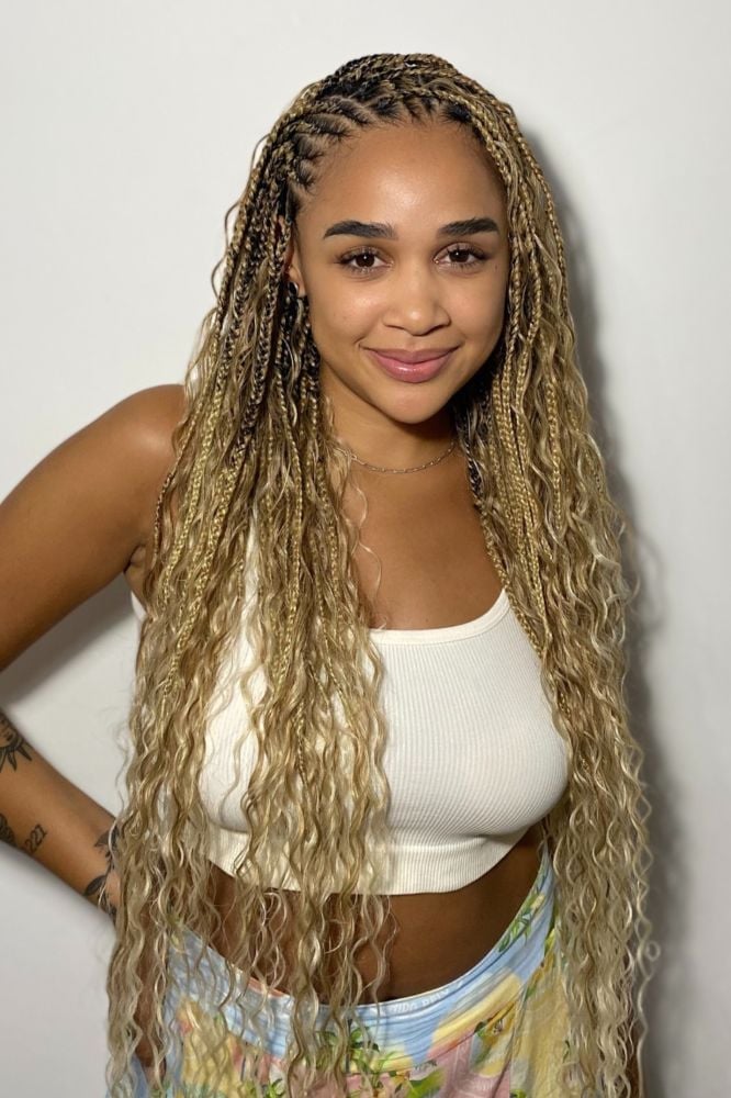 Blonde Highlighted Box Braids With Loose Waves Blonde Highlighted Box Braids With Loose Waves — Quick Braids Hairstyle