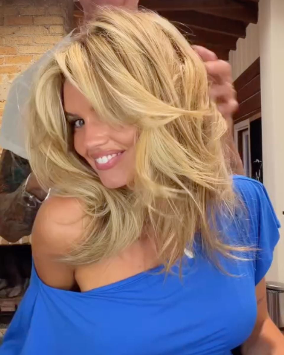 Voluminous Blonde Layers With Curtain Bangs, Wavy Voluminous Blonde Layers With Curtain Bangs, Wavy — Rachel Haircuts