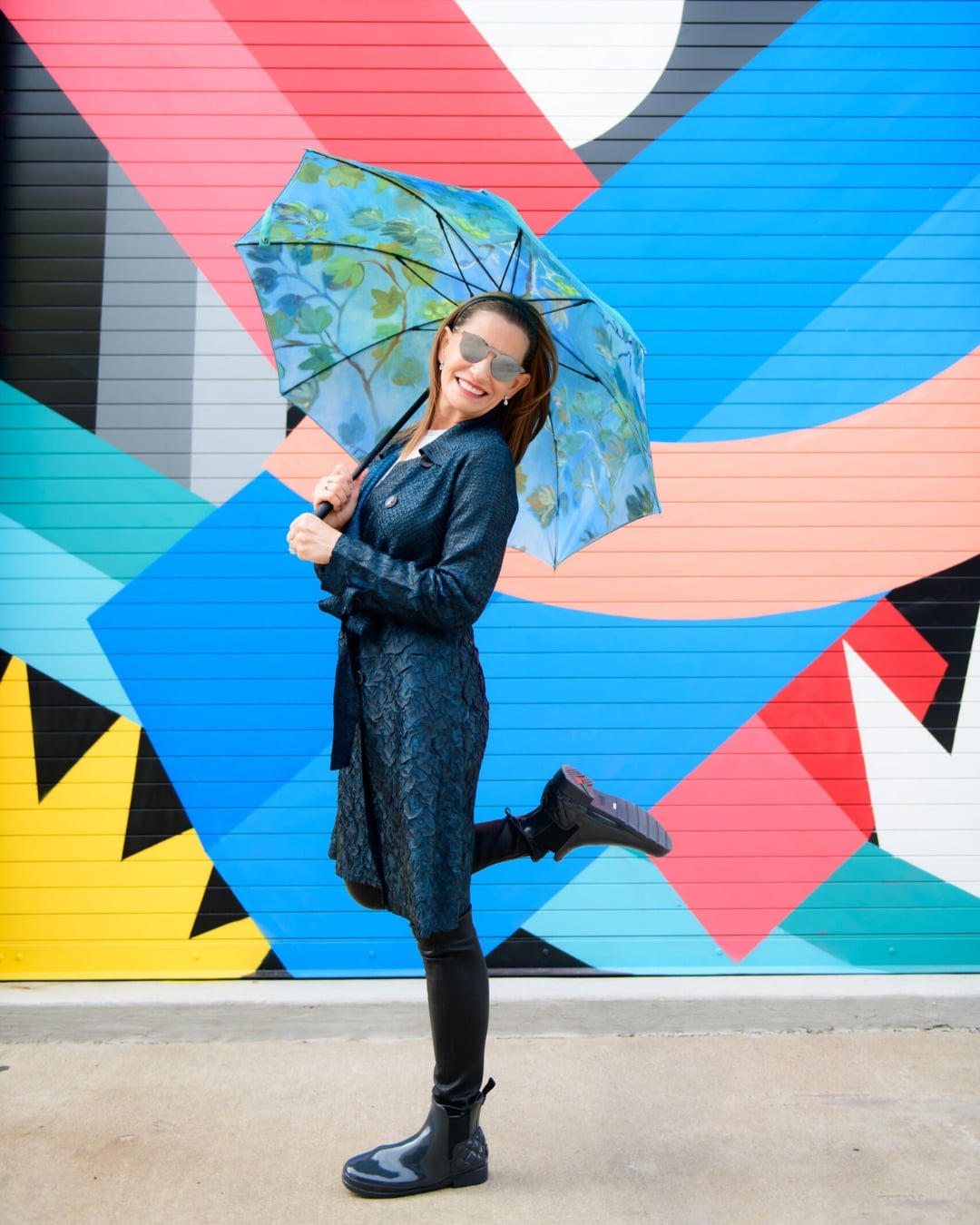Dark textured coat with black ankle rain boots Dark textured coat with black ankle rain boots — Rainy Day Outfits